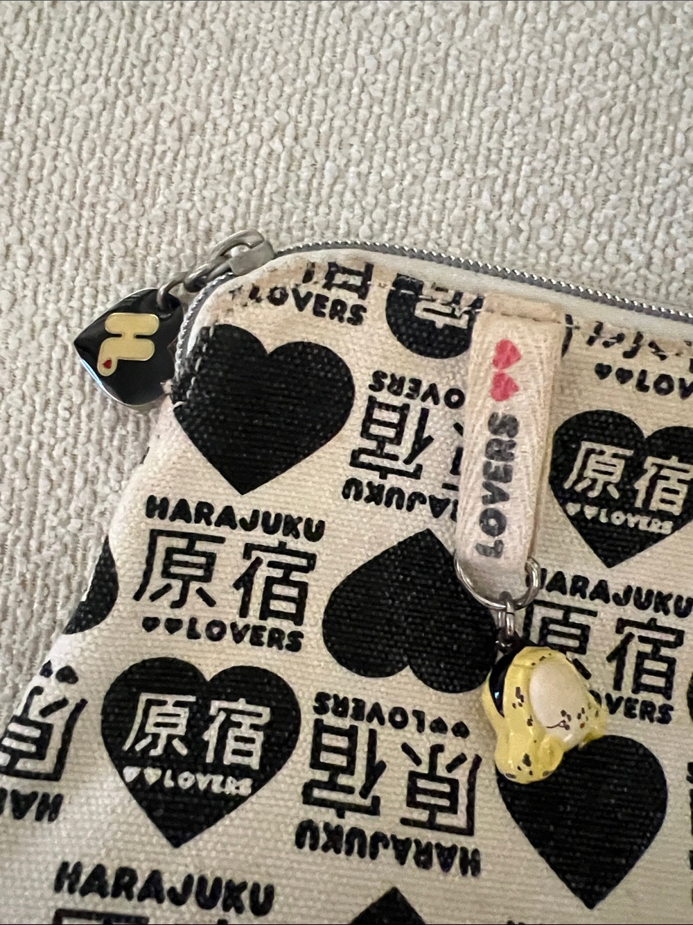 Harajuku Lovers Black & Cream Heart Print Canvas Wristlet - Picture 3 of 4